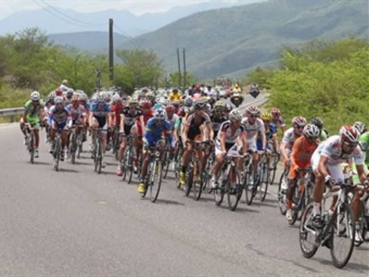 Ciclistas colombianos hacen el 1-2-3 en la tercera etapa de la Vuelta a Guatemala