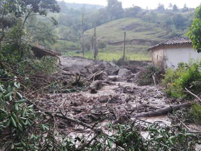 Puente metálico para comunicar a Carcasí tras derrumbe