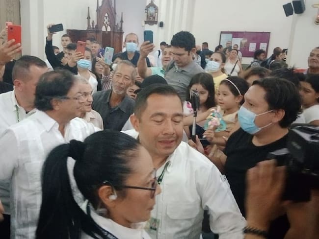 Toda la cúpula militar, civil y social, despiden a policías, caídos en atentado.