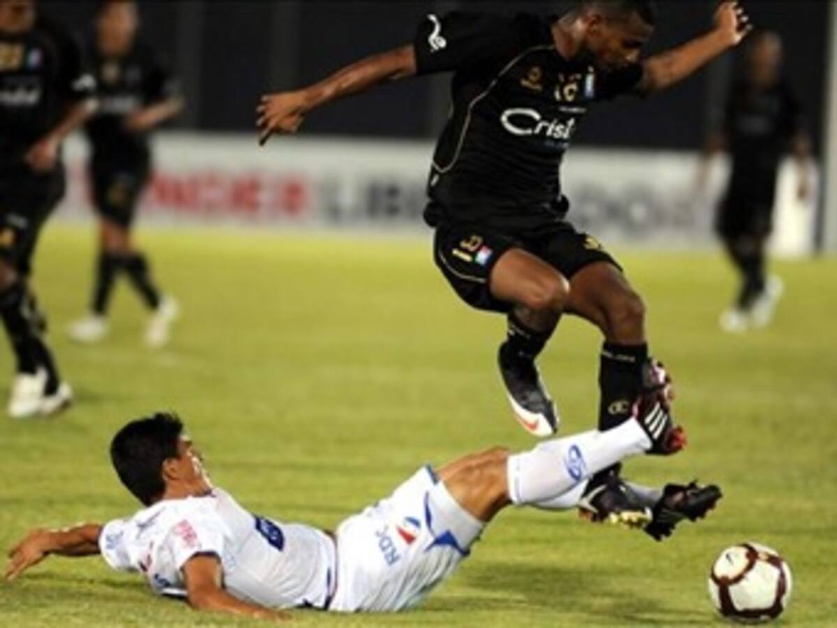 Gran victoria 2-0 del Once Caldas de visitante ante Nacional de Paraguay por la Libertadores