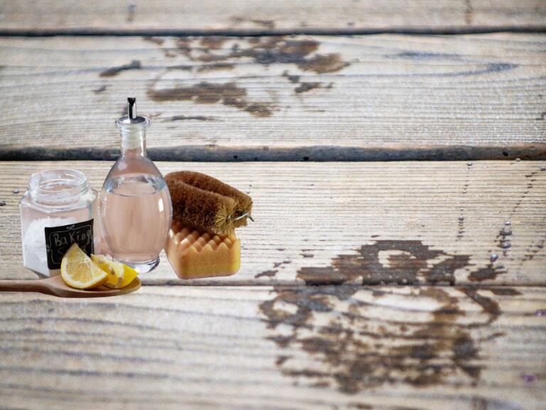 Eliminar las manchas de grasa de la madera - Getty Images