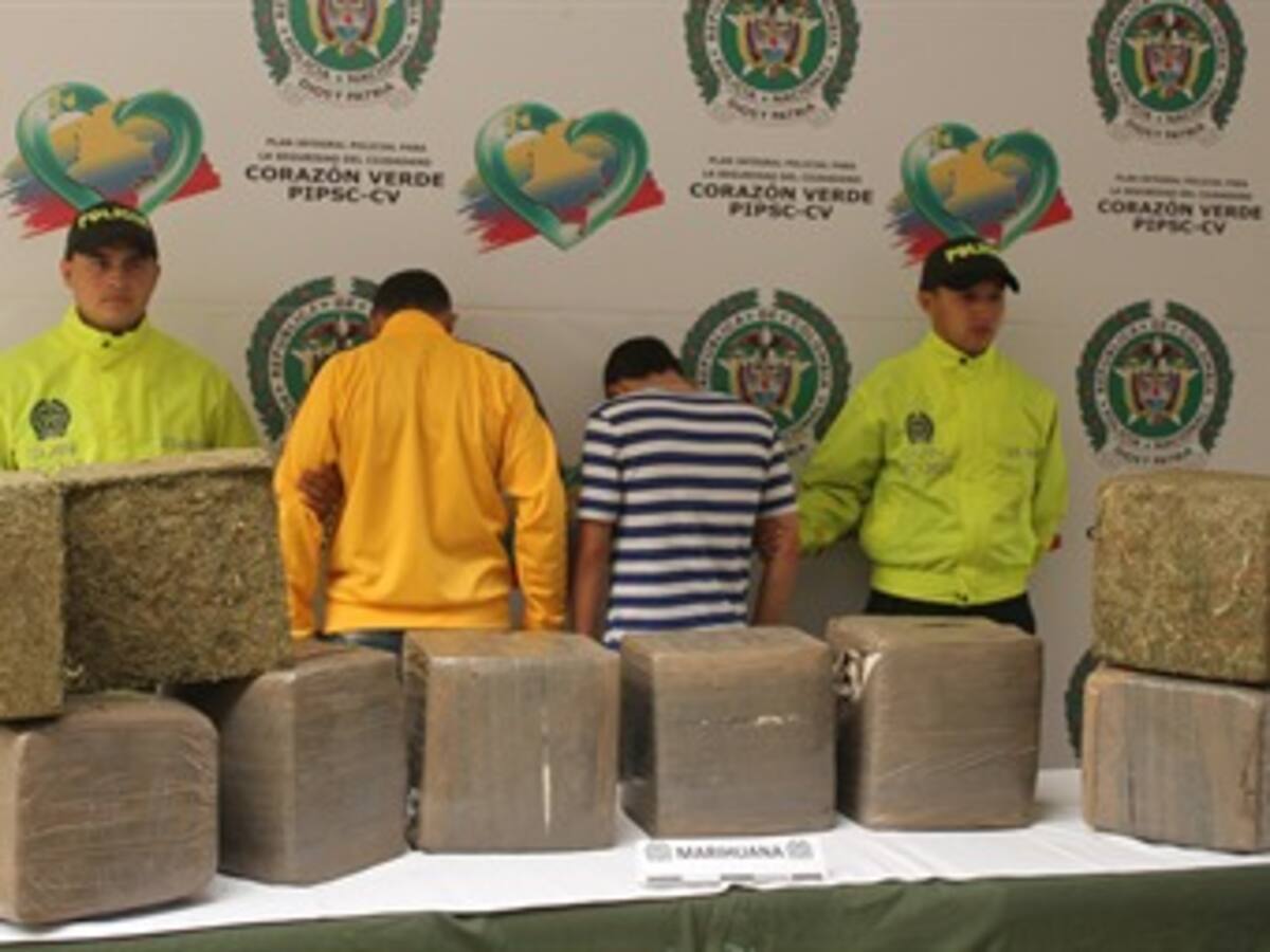 Capturan a dos jóvenes con 123 kilos de marihuana en vías de Quindío
