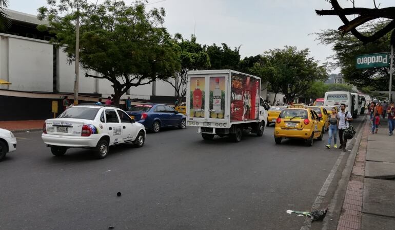 Vehículos en el centro de Cúcuta