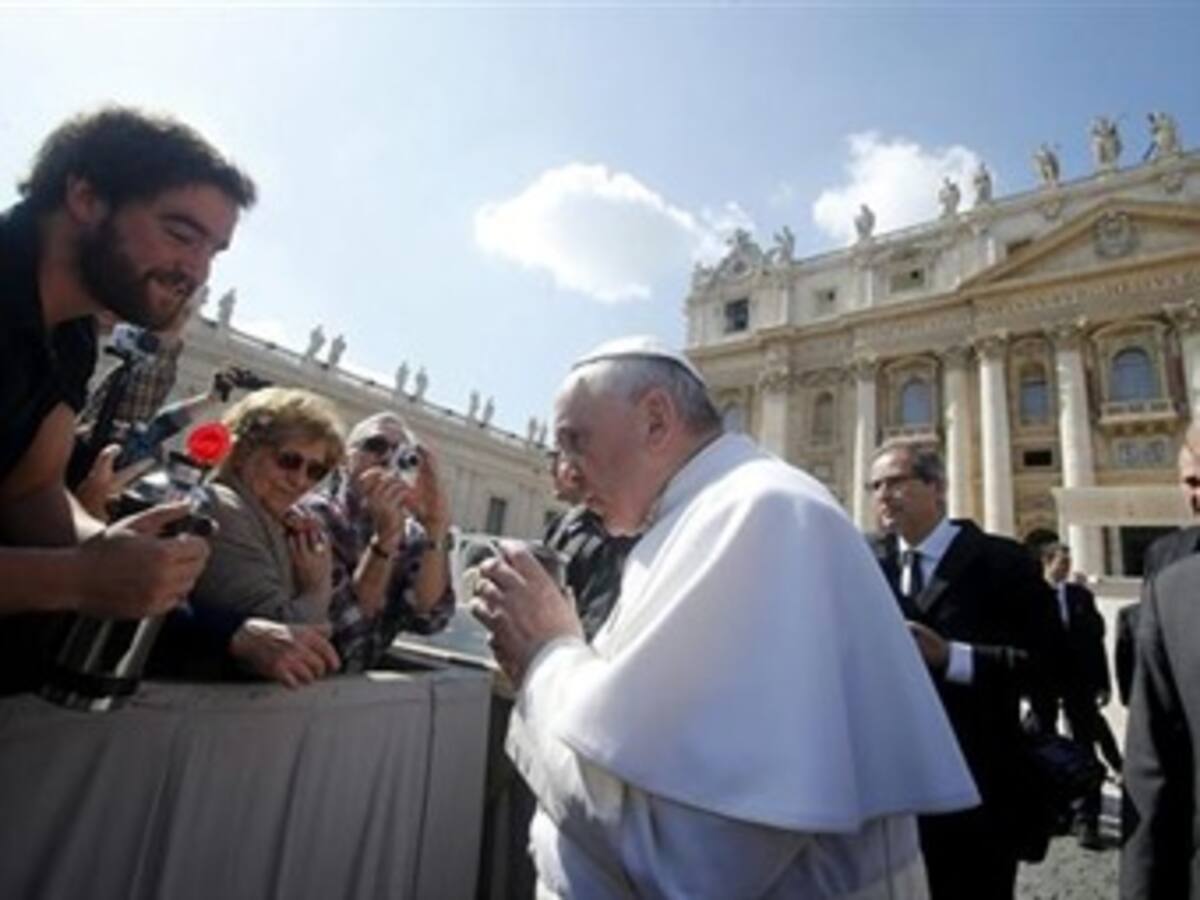 Papa Francisco compartirá con presos transexuales en Italia