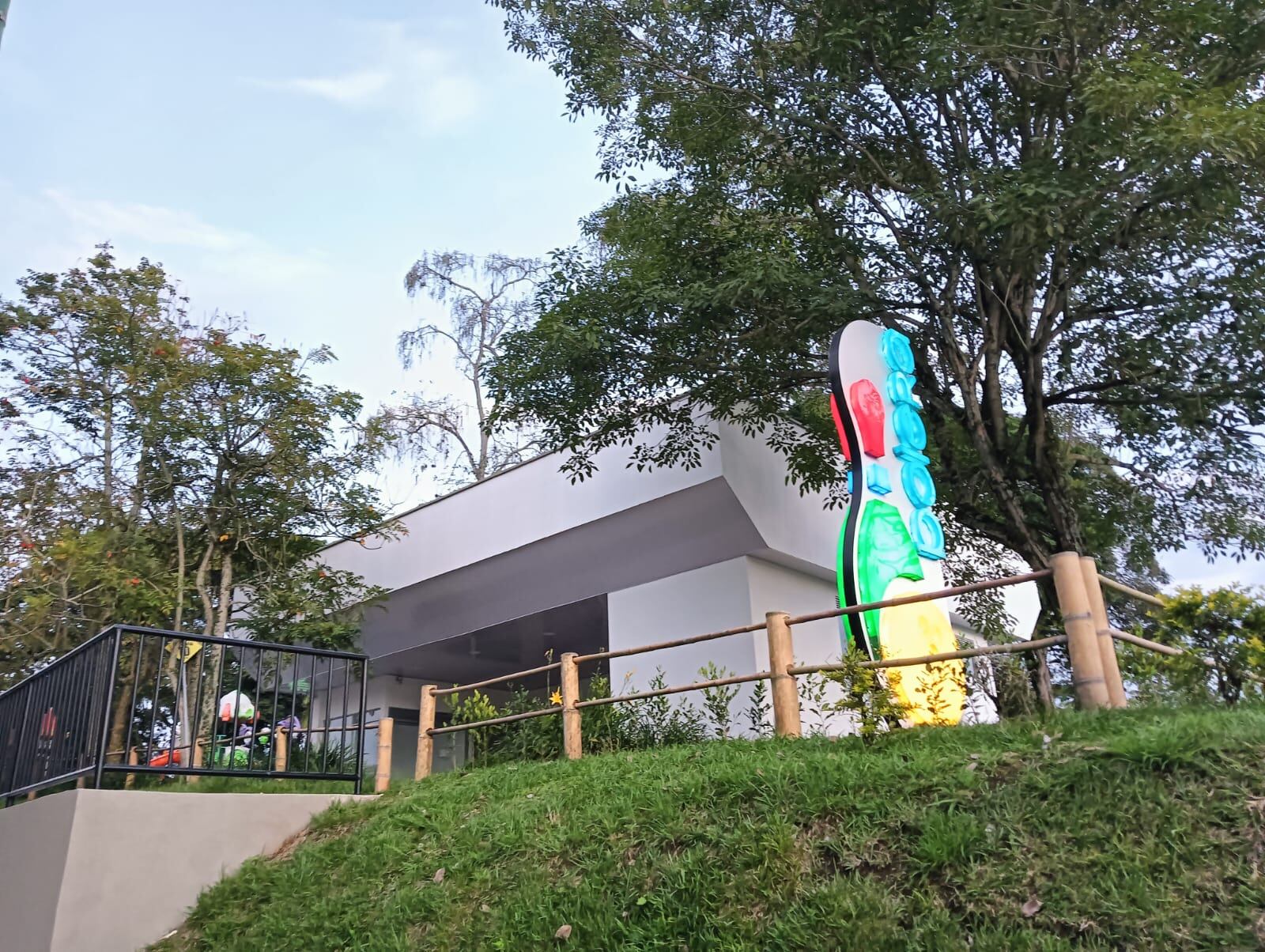 Ingreso a la bolera del parque Soledén de Comfenalco, Quindío, Foto: Adrián Trejos