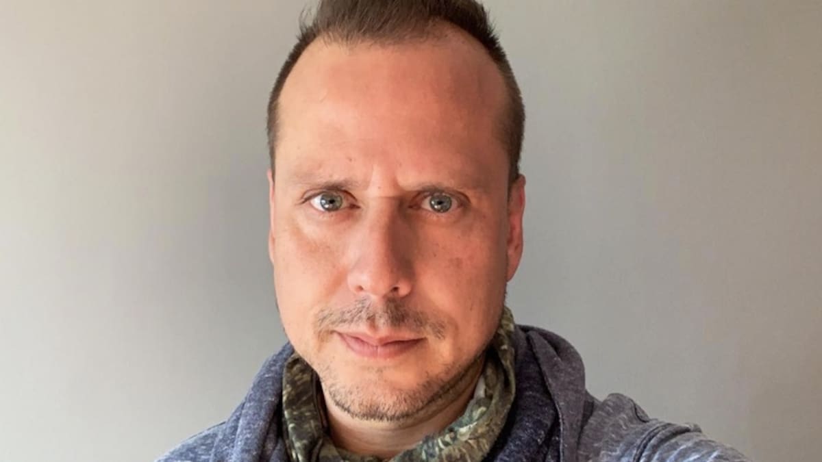 Juan Felipe Cano explica la mirada inédita al narcotráfico desde la infancia en Criado por sicarios