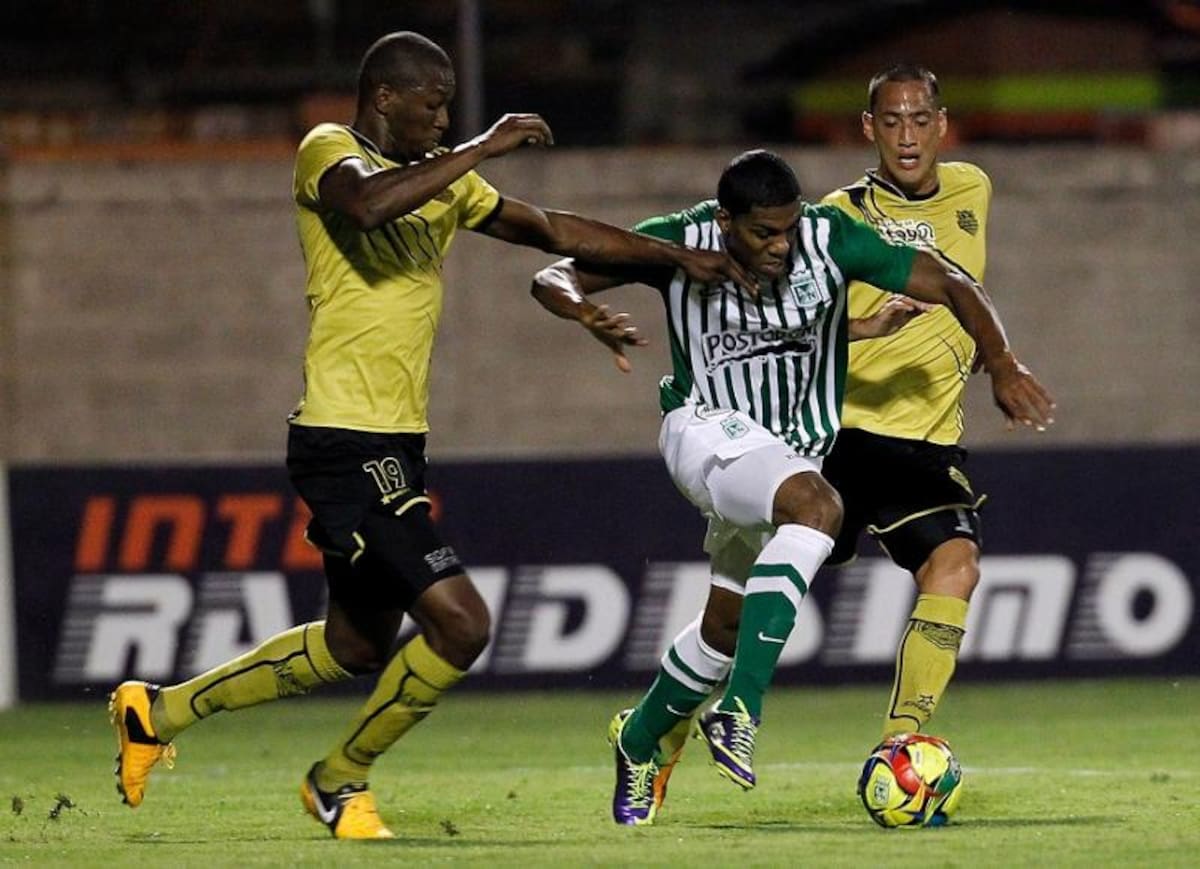 Por idéntico marcador de 3-2, tanto tiburones como verdolagas se impusieron en la segunda fecha del cuadrangular semifinal de la Liga Postobon II. Junior lidera con 6 puntos, seguido por Nacional con 4, Santa Fe e Itagüí, sin unidades.