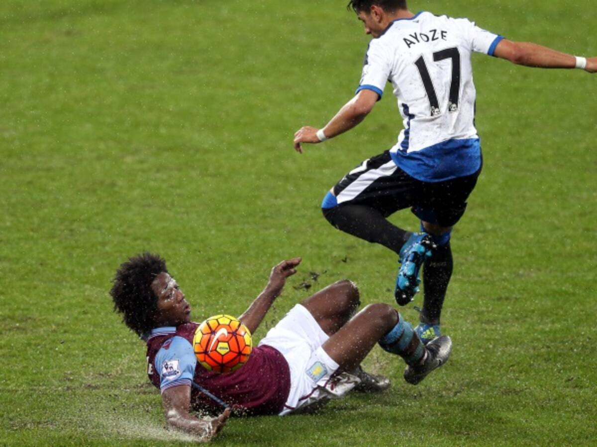 Carlos Sánchez se retiró lesionado en el empate 1-1 del Aston Villa