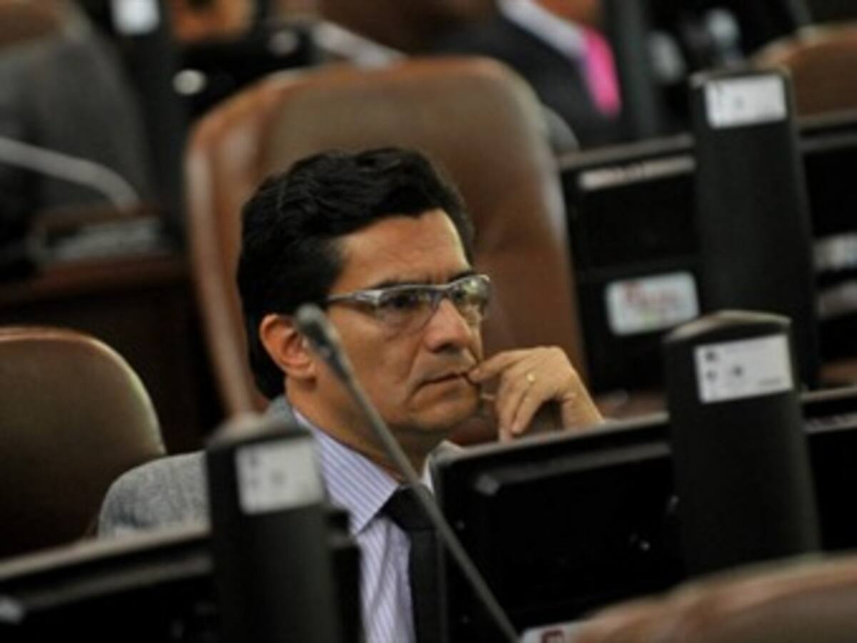 Concejal que pidió lista LGBTI del Canal Capital salió del país por supuestas amenazas