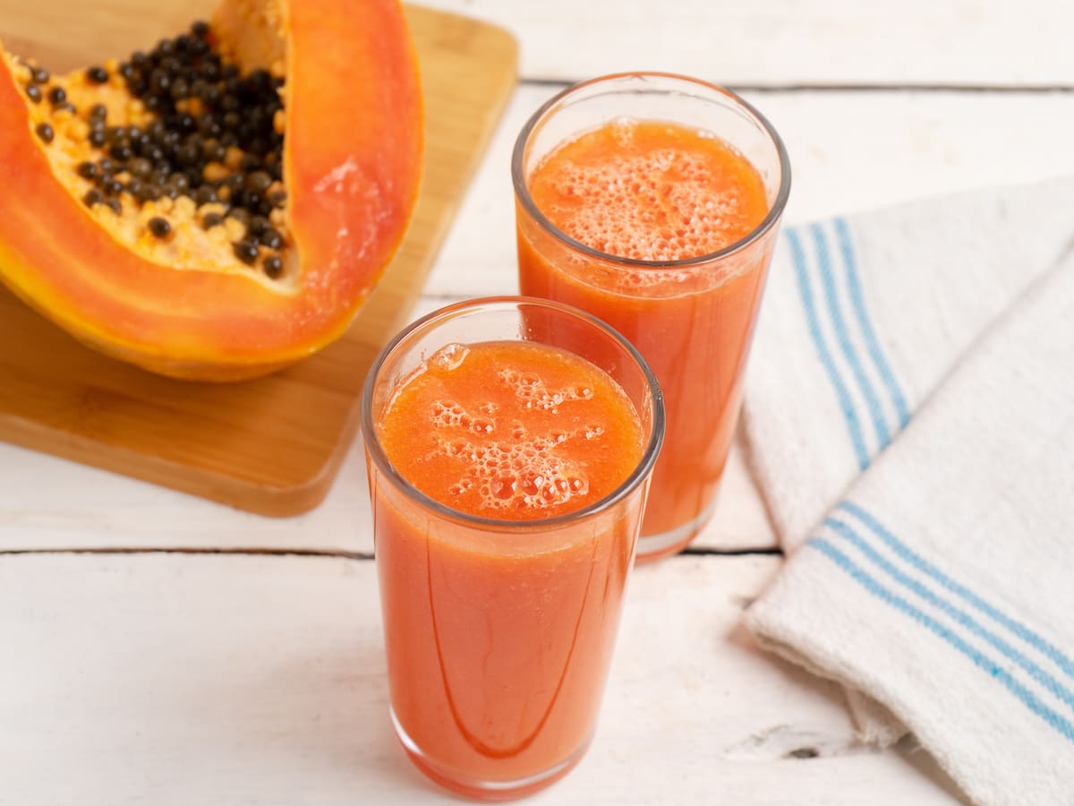 ¿Sufre del colon? Así le puede ayudar el jugo de papaya: forma de prepararlo