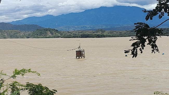 También se recomienda disminuir la alimentación de los peces. Foto Gobernación Huila.