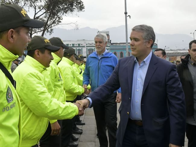 Alcalde Enrique Peñalosa, el Presidente Iván Duque felicitó a la Policía por los resultados de la Operación Metrópoli en contra del crimen organizado en la capital del país. 
