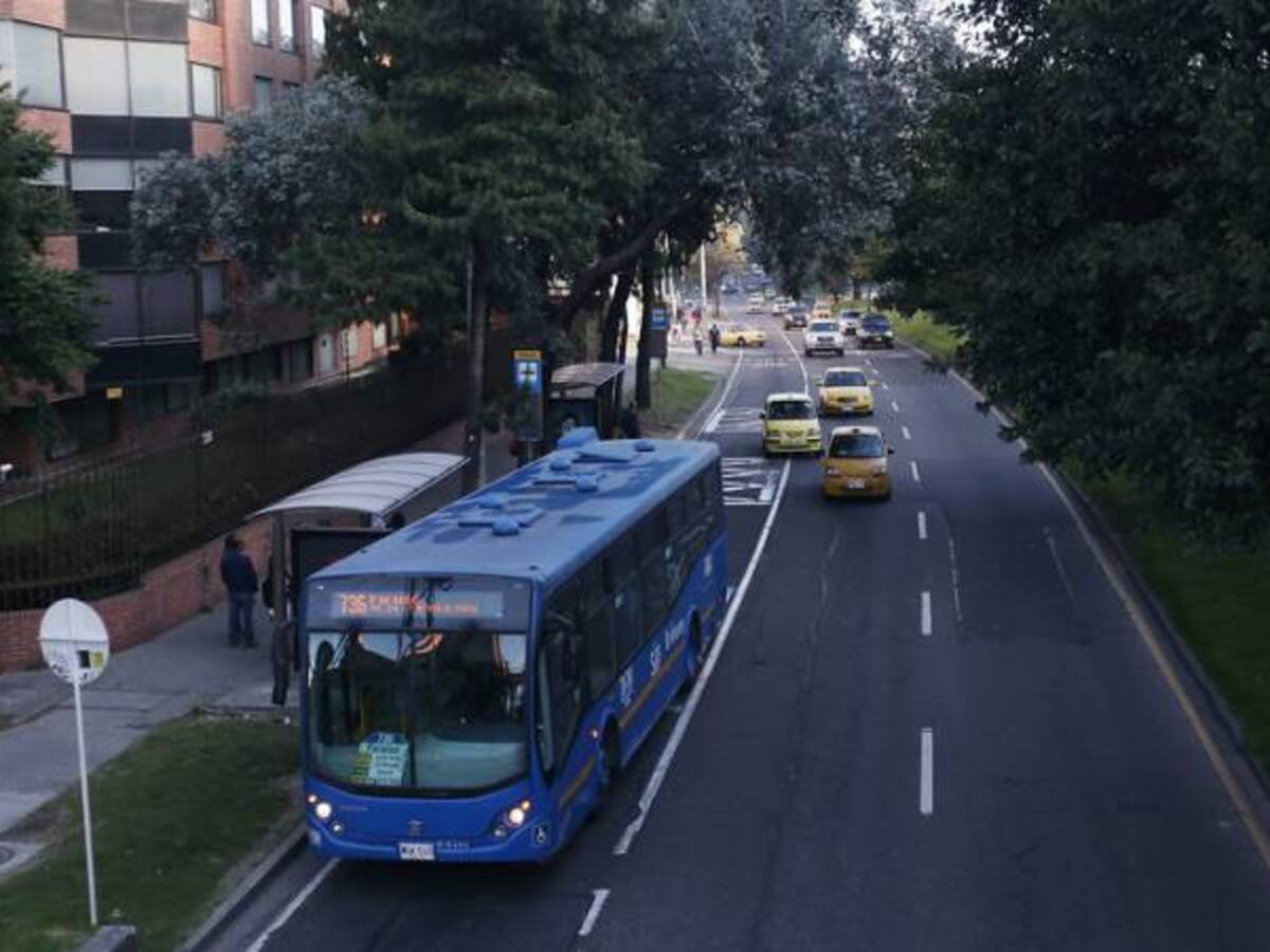 Dueños de carros deben pagar arreglo de vías y subsidiar Sitp: Peñalosa