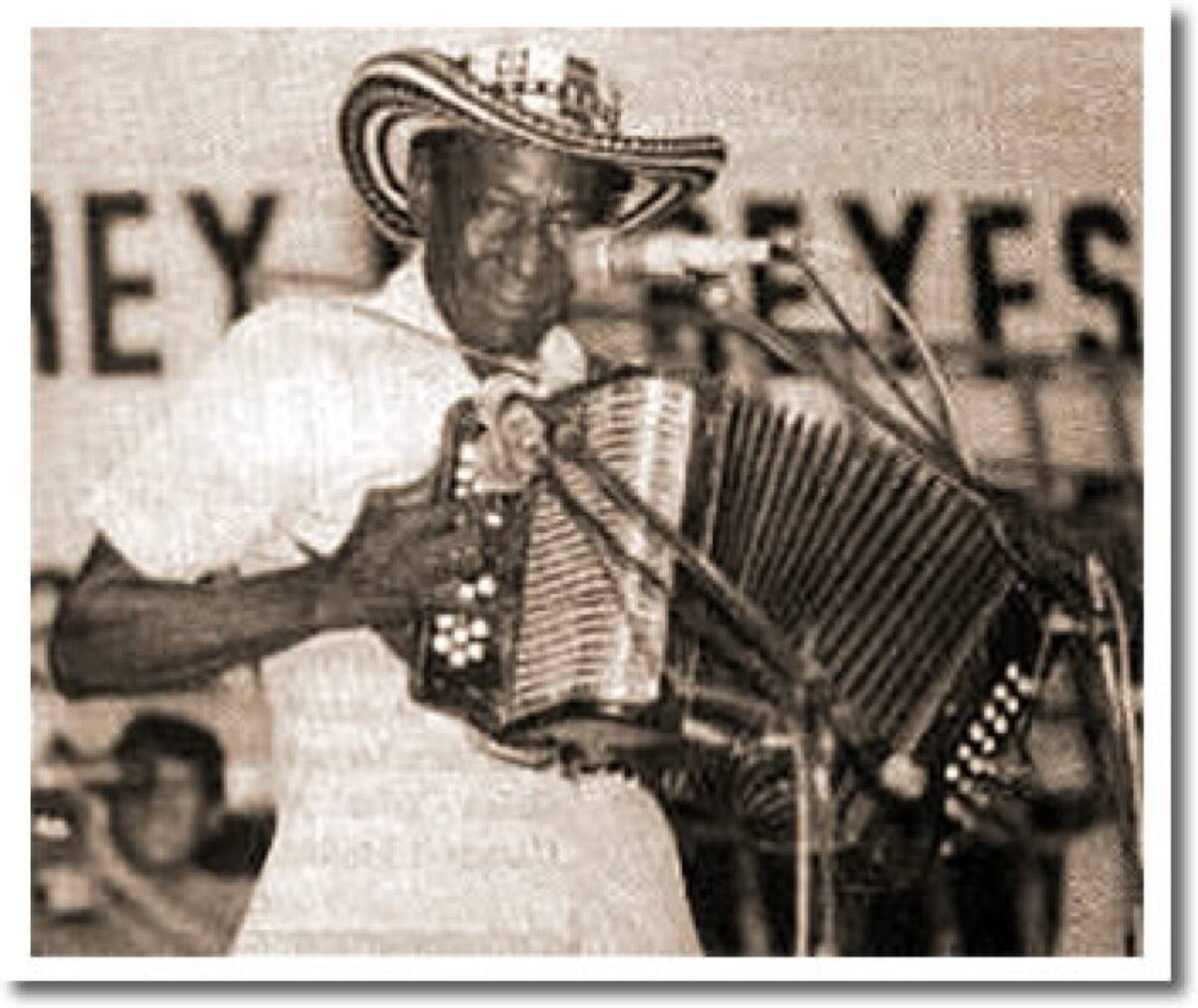 La cantante peruana nació hace 20 años en Lima, y ha ganado fama a través de sus videos en YouTube.