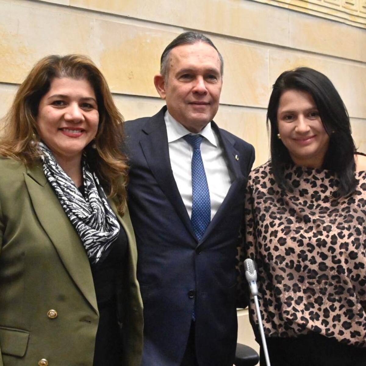 Senado elige a Lorena Ríos y a Paola Holguín como nuevas vicepresidentas de la corporación