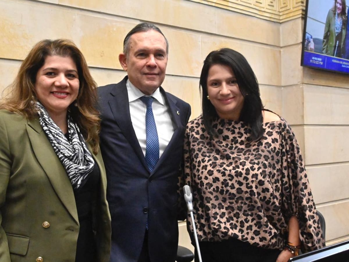 Senado elige a Lorena Ríos y a Paola Holguín como nuevas vicepresidentas de la corporación