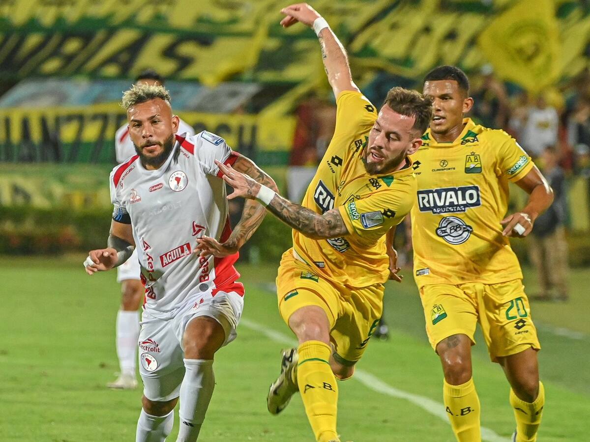 América golea en Bucaramanga y acompaña a Nacional en la cima del campeonato