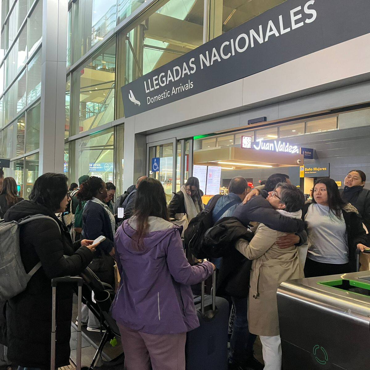 Aeropuerto El Dorado sigue con restricciones de acceso y de transporte por protestas de taxistas