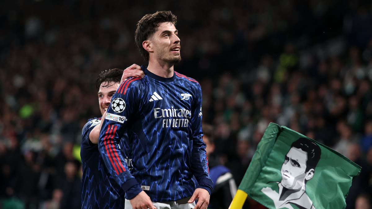 Arsenal vence al Sporting de Luis Suárez en una noche mágica de David Raya