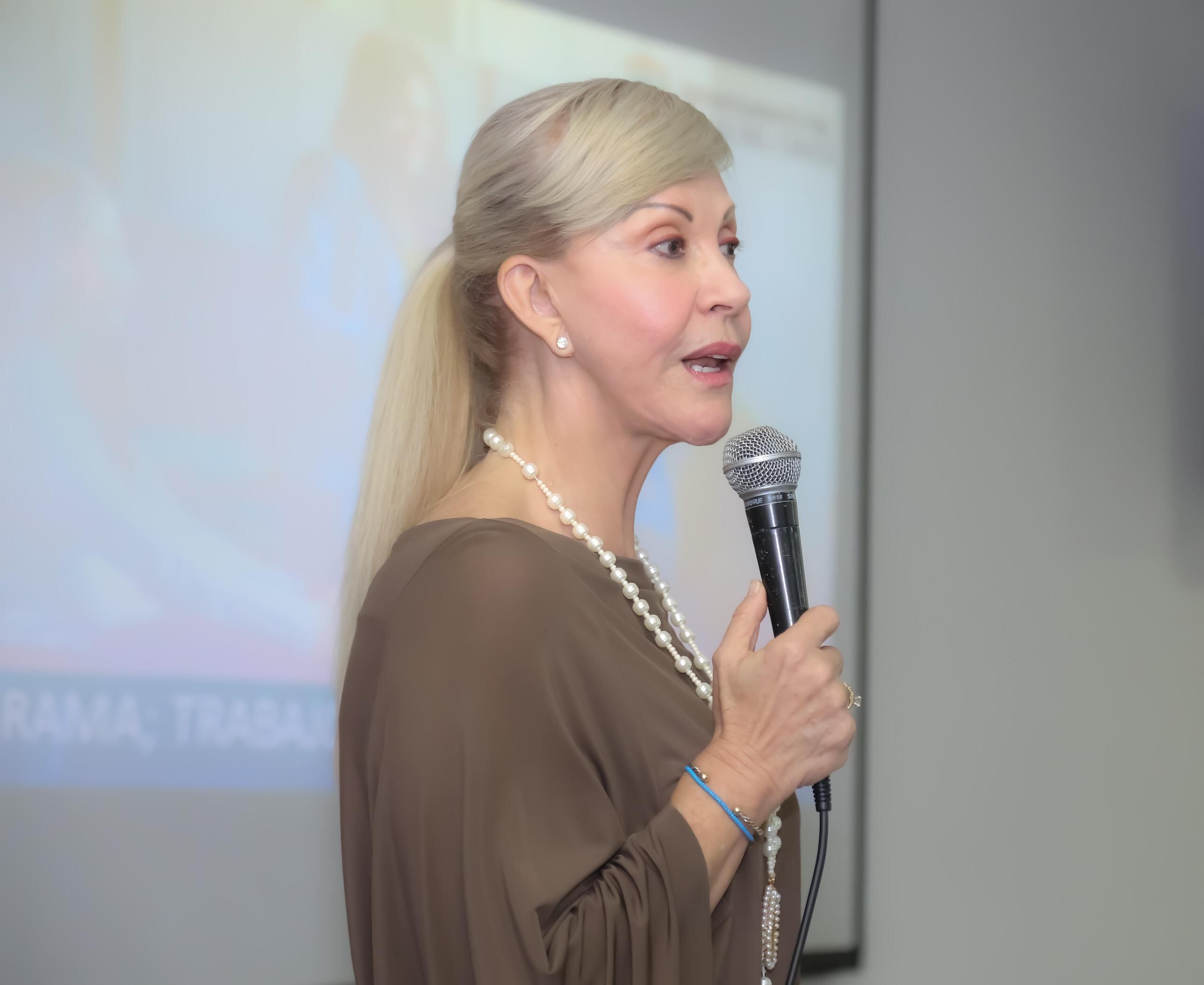 Gobernadora del Valle Dilian Francisca Toro