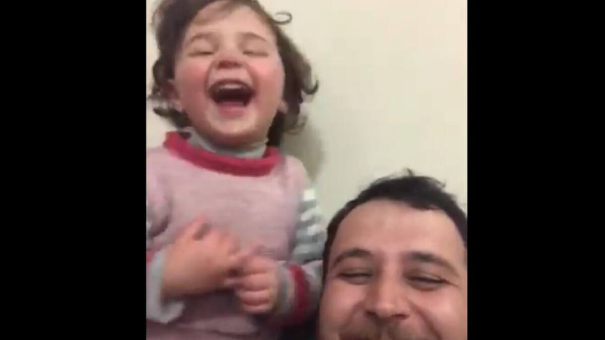 En plena guerra, papá sirio creó juego para que su hija no sienta miedo