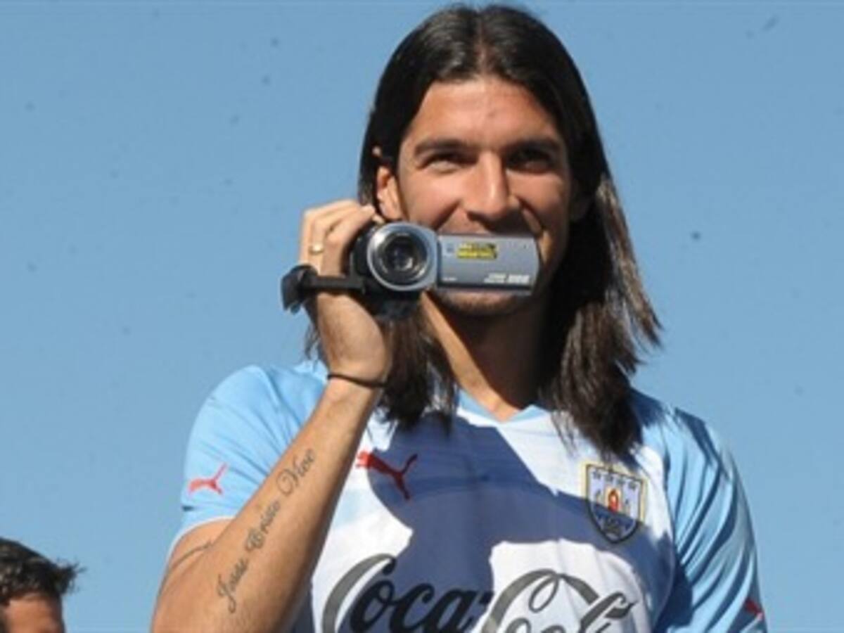 Al 'loco' Abreu se le perdió cámara con intimidades de la selección