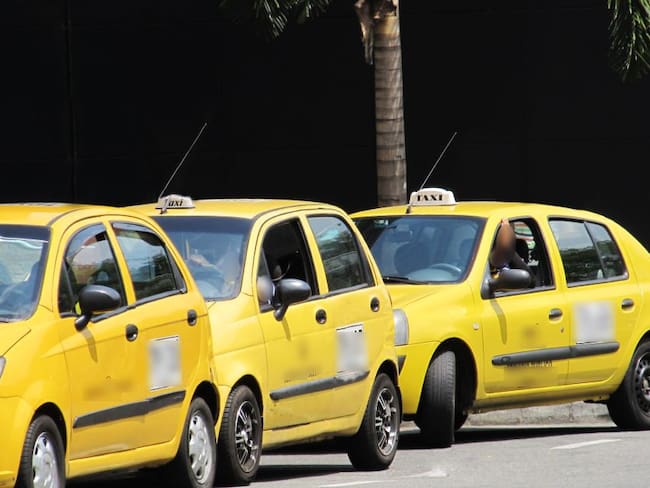 En Medellín ya rueda el taxi de lujo que compite con plataformas digitales