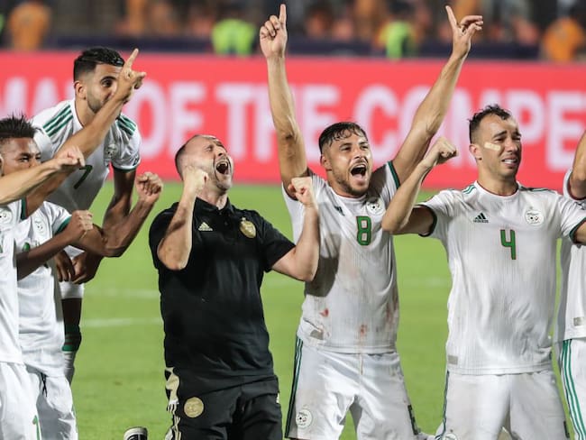 Argelia derrota a Senegal y alza su segunda Copa África 29 años después