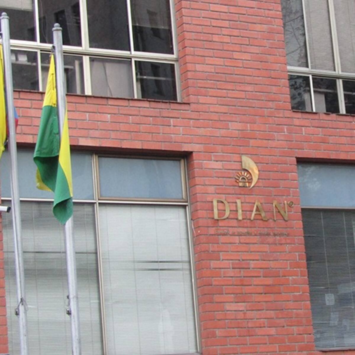 Funcionarios de la DIAN en Manizales protestan por posibles despidos masivos