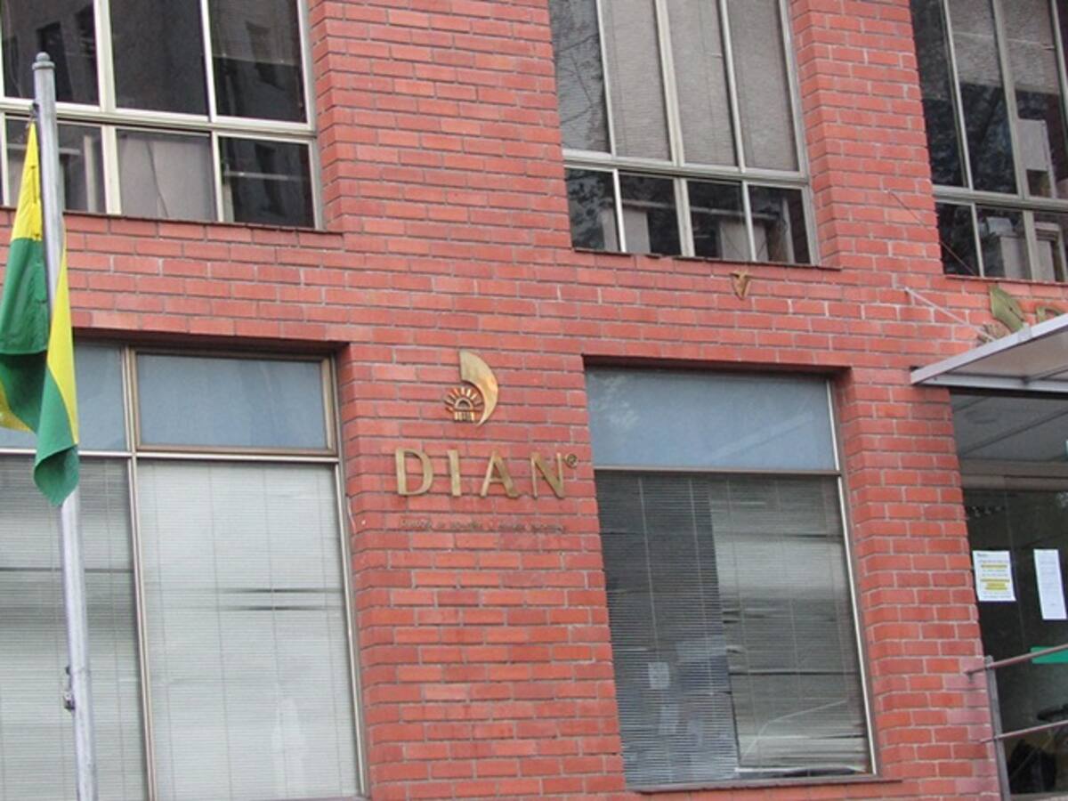 Funcionarios de la DIAN en Manizales protestan por posibles despidos masivos