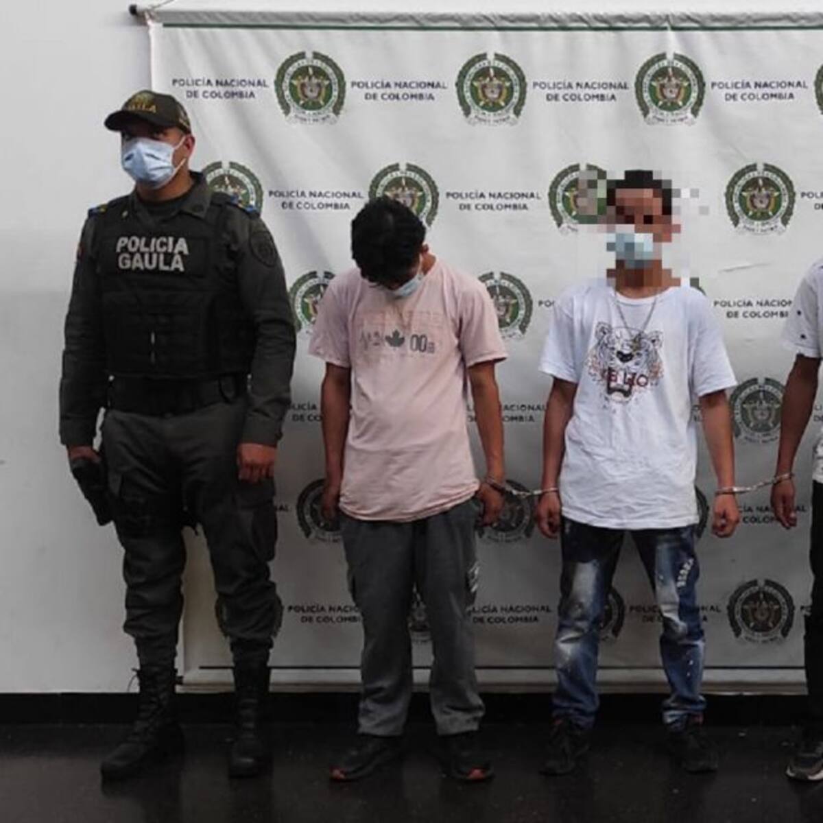 Judicializan 3 hombres que secuestraron y torturaron a un joven en un hotel