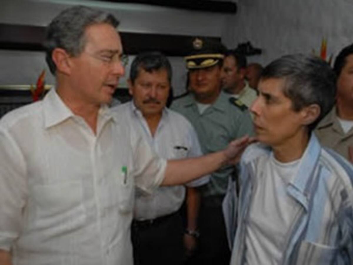 Uribe se reune con Alan Jara y le explica su posición en la lucha contra el terrorismo