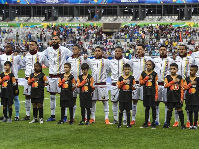 Venezuela convoca 17 jugadores del fútbol europeo para enfrentar a Colombia