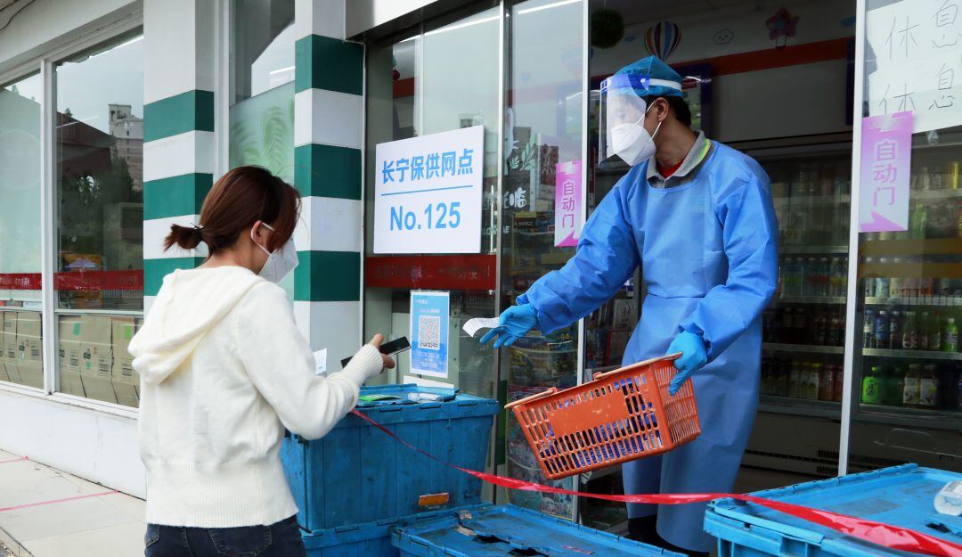 La forma de hacer compras en medio del confinamiento en Shanghai