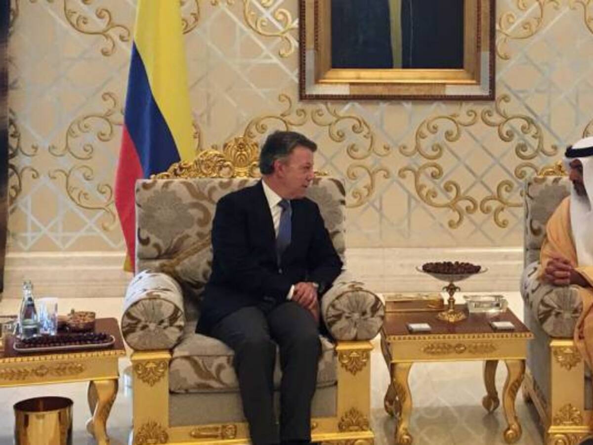 Santos llega a Emiratos Árabes para concretar ayuda para el posconflicto