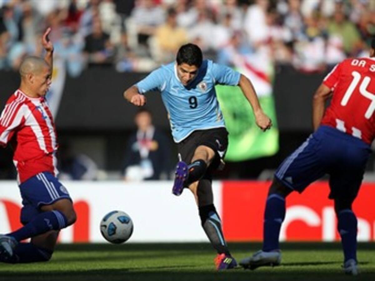 Uruguay venció 3-0 a Paraguay y llegó a 15 títulos