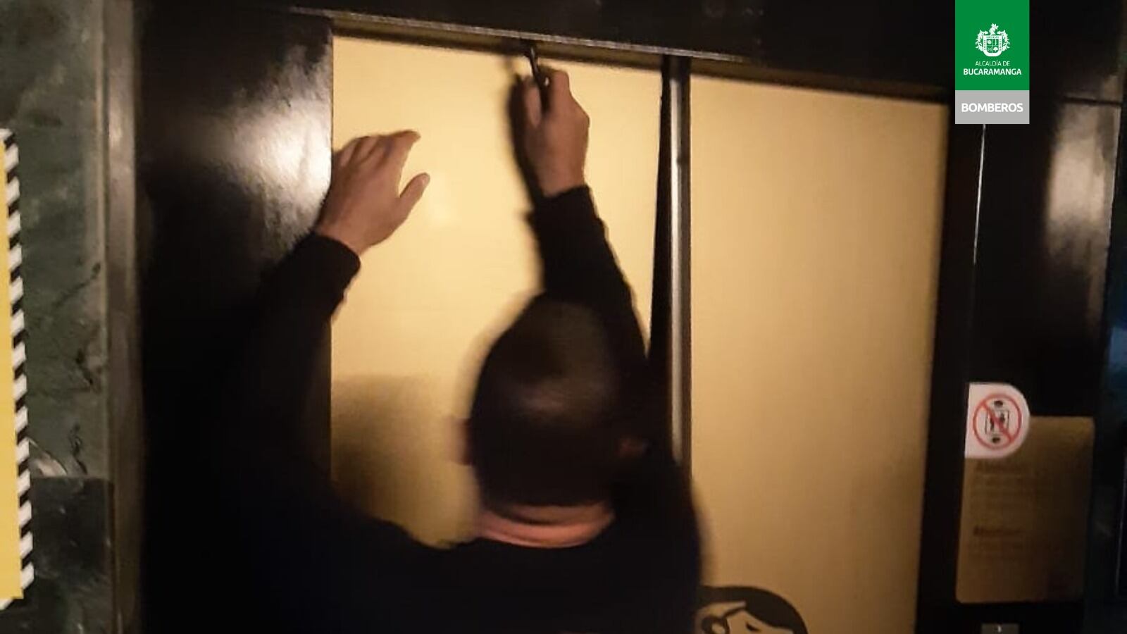 Personas atrapadas en ascensor en Bucaramanga