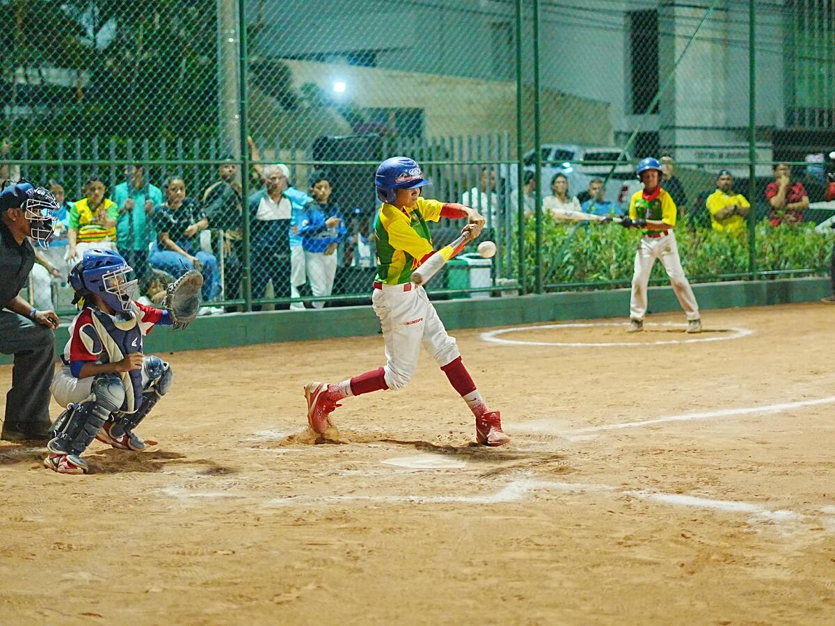 Vibrante inauguración de la Copa de Béisbol Virgen de la Candelaria