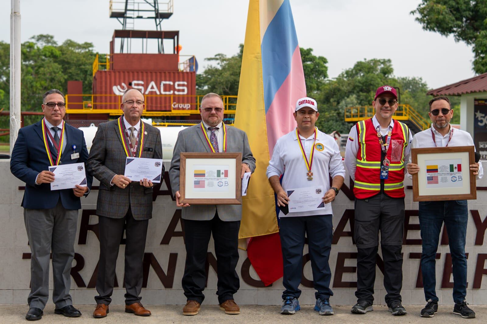 Cuerpo de Bomberos de Cartagena recibe medalla Guardián de la Orden Vitas Servando - Salvando Vidas