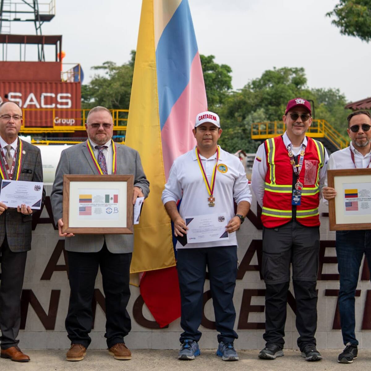 Cuerpo de Bomberos de Cartagena recibe medalla Guardián de la Orden Vitas Servando - Salvando Vidas