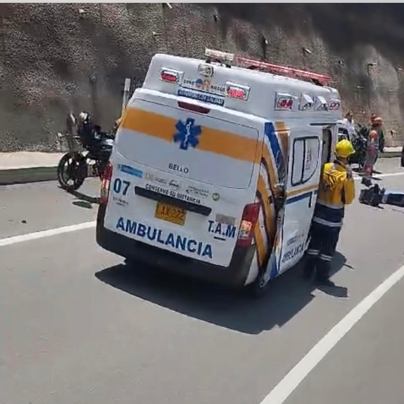 La hipótesis del accidente en la vía Medellín-Bolombolo quedó por establecer. Foto: Denuncias Antioquia.