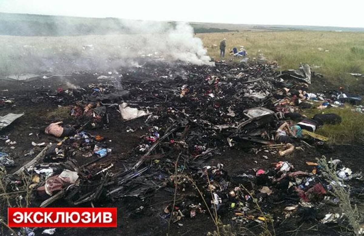 Fotos de EFE y del portal ruso lifenews.ru en el sitio de la tragedia y la angustia de las familias en el aeropuerto de Kuala Lumpur.
