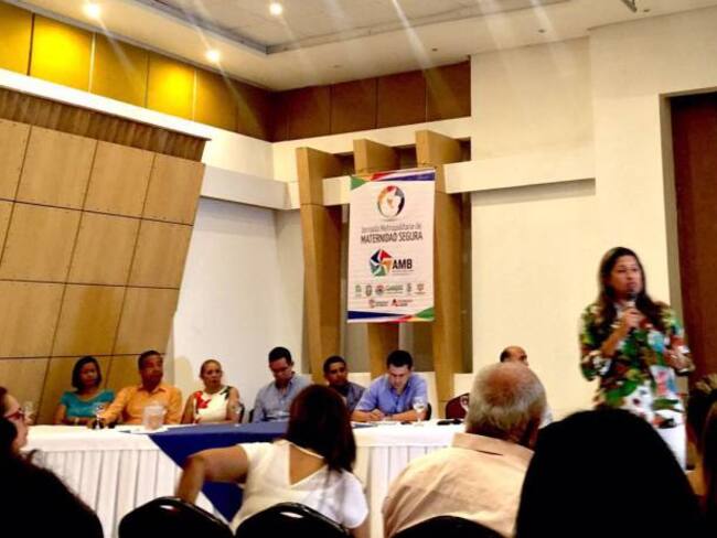 Reducir partos por cesárea, disminuye riesgos de muerte materna: Solano