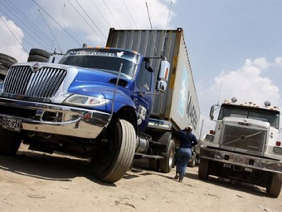 Denuncian inseguridad en carreteras y asesinato de 10 camioneros