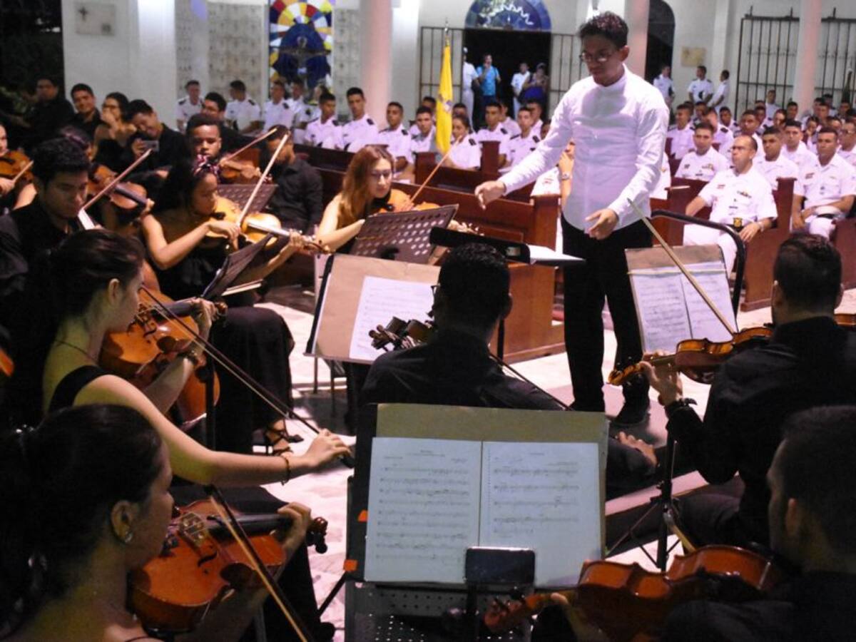 Homenaje a Adolfo Mejía, autor del himno de la Armada Nacional