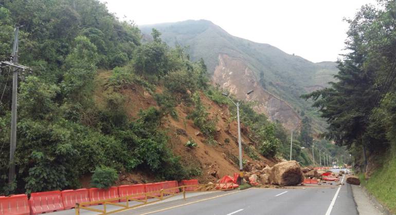 Autopista Medellín-Bogotá km 14 + 350.