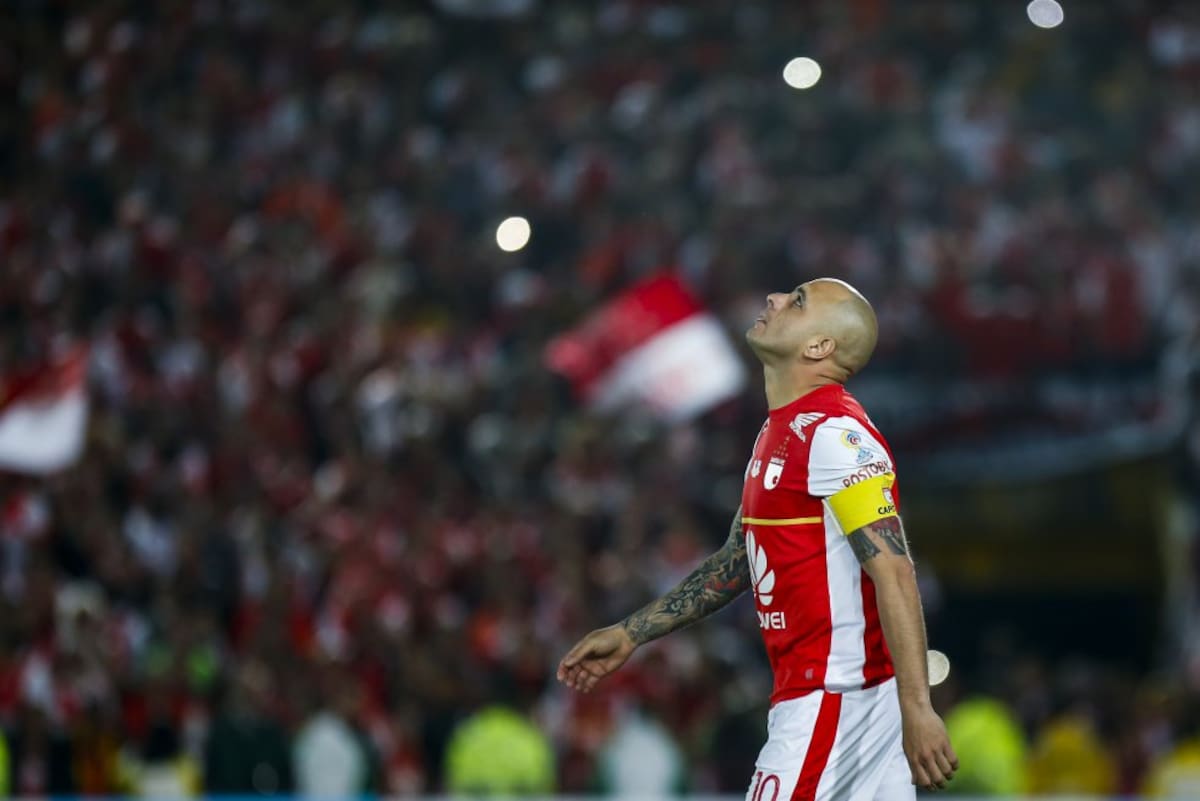 Ómar Pérez convirtió un penal y levantó la Copa Sudamericana conseguida en 2015.