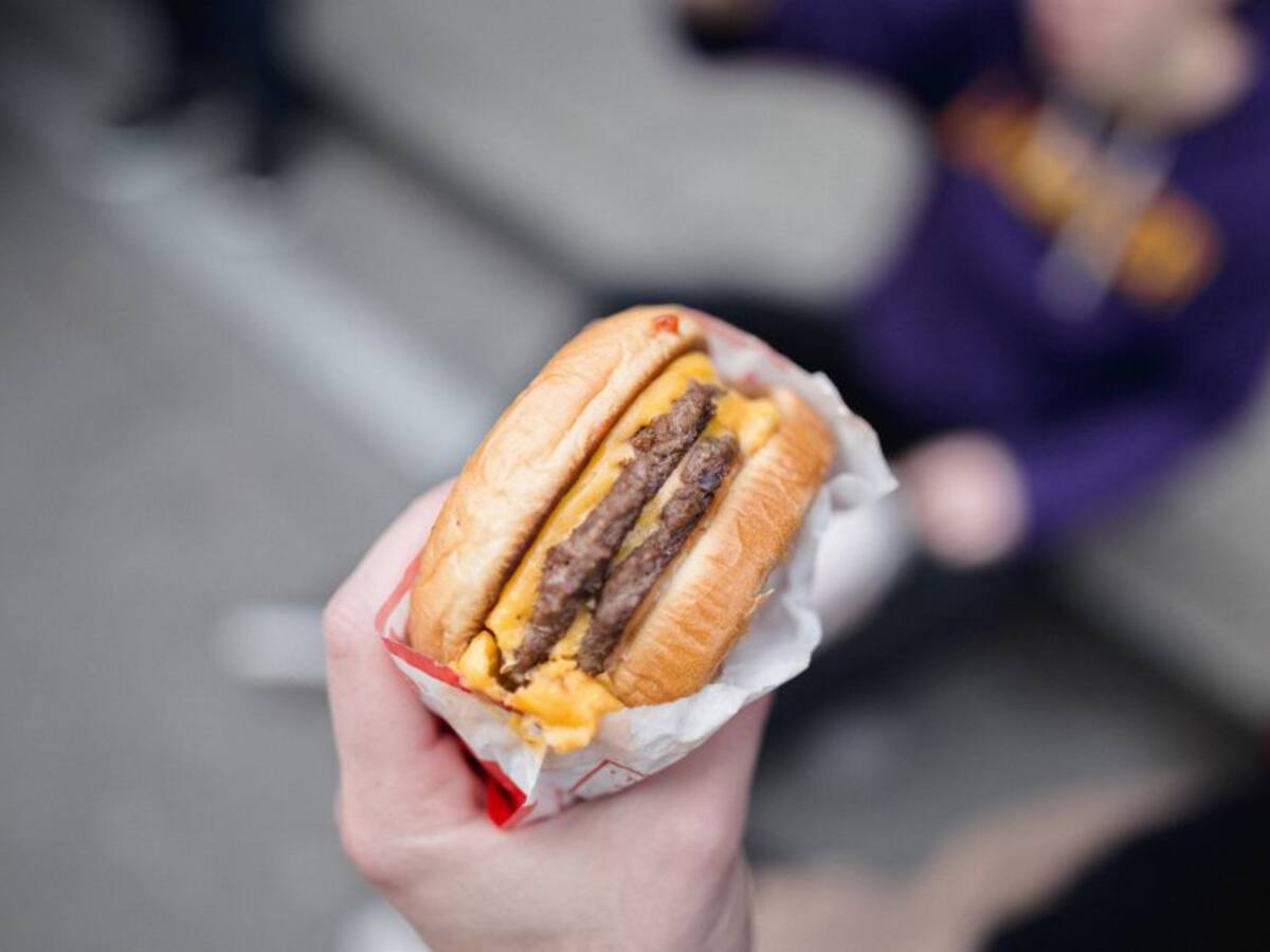 Paises Bajos piensa en una edad mínima para consumir hamburguesas