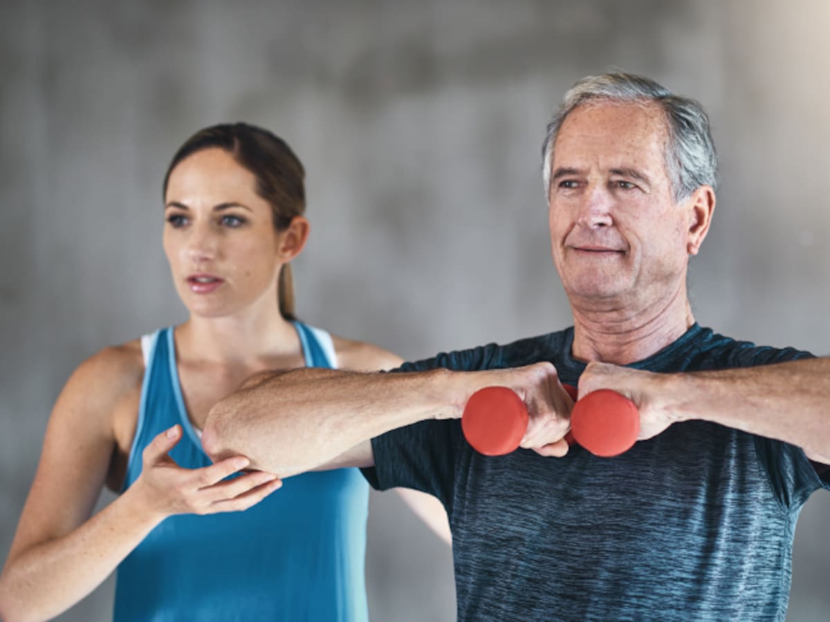 Cómo ganar masa muscular después de los 60 años: Ejercicios sencillos clave para proteger los huesos