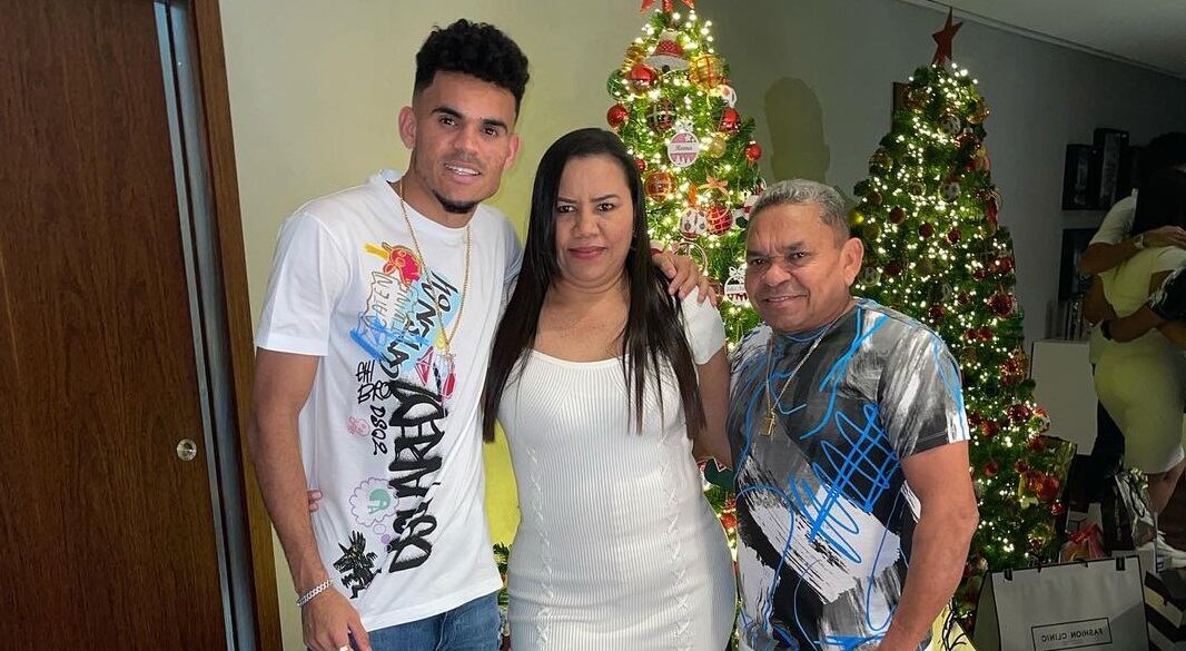 Luis Díaz, su madre Celina Marulanda y su padre Luis Manuel Díaz / Foto: Instagram Luis Díaz